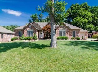 21 Stonebridge Crossing Dr, Maryville, IL 62062