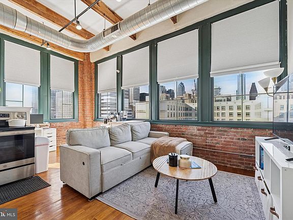 3rd image of 1010 Arch St Unit 807