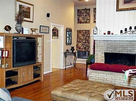 2nd image of 2104 Toluca Dr