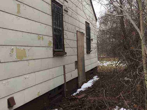 14564 Greenlawn