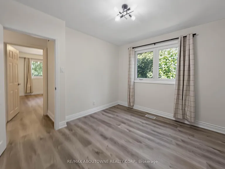 2130 Greenhurst Ave #UPPER — Photo 14