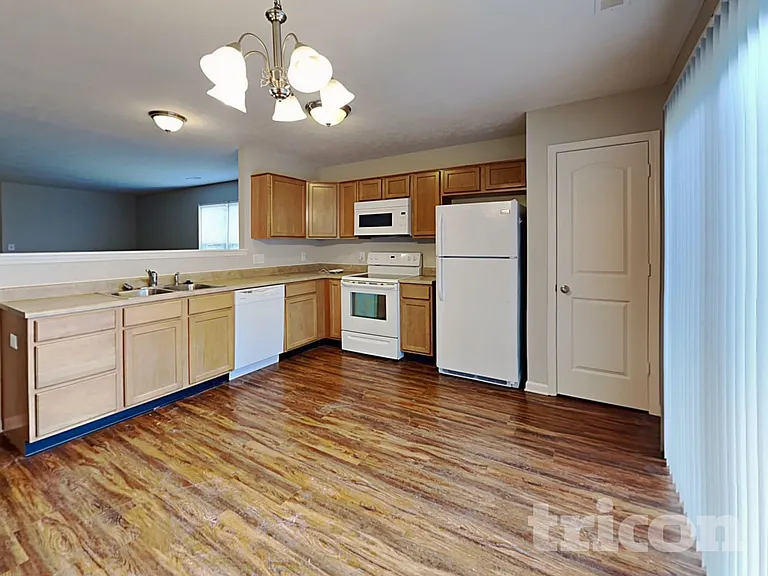 7335 Mosaic Dr — Photo 6
