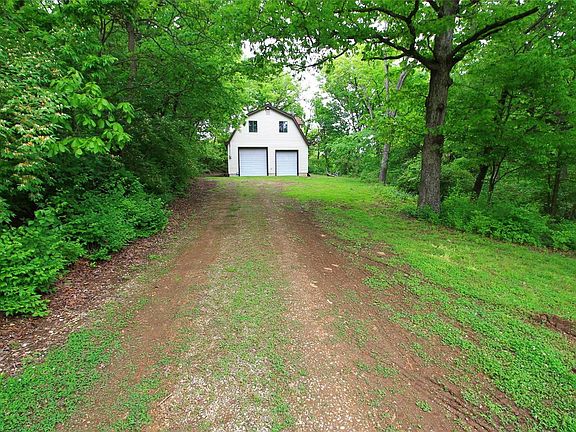 4th image of 227 Valley Dell Dr