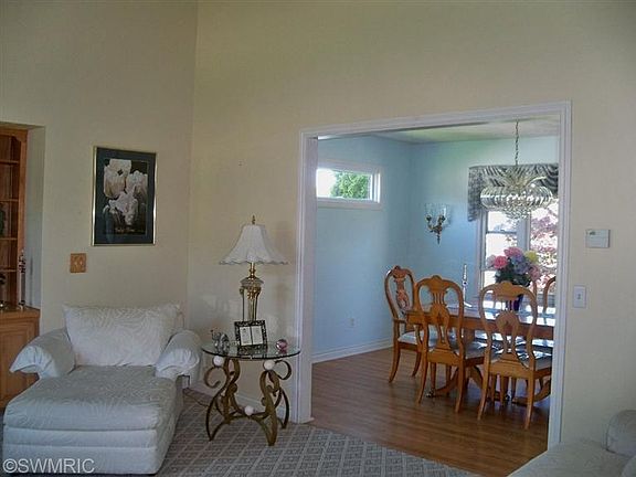 5th image of 469 Pine Lake Ct