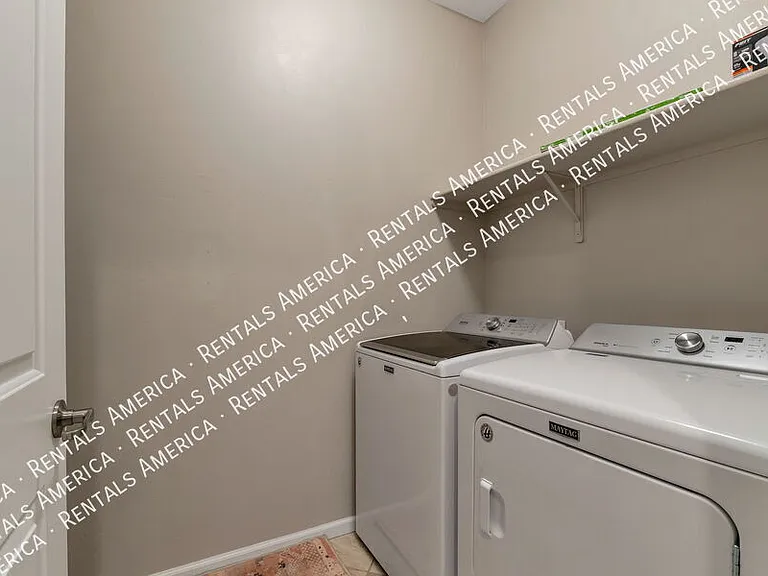 7631 W Laurel Ln — Photo 13