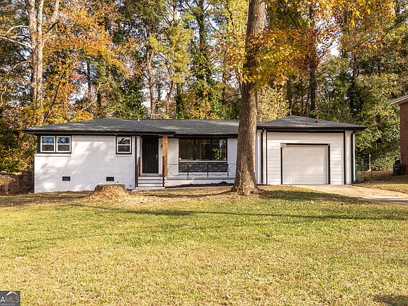 2nd image of 2282 Belmont Dr