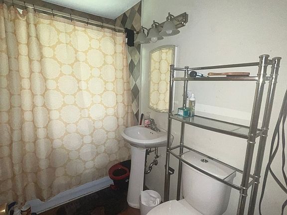 4th image of 12622 S Page St
