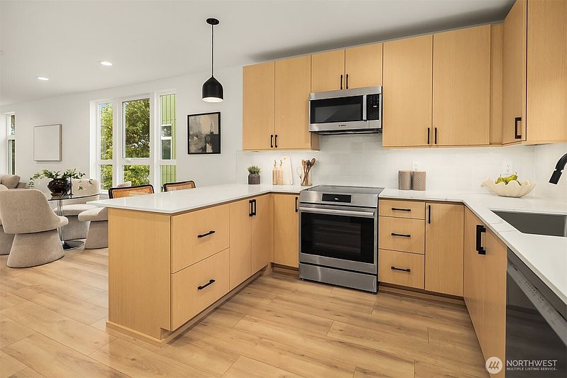 2nd image of 7018 8th Avenue NE
