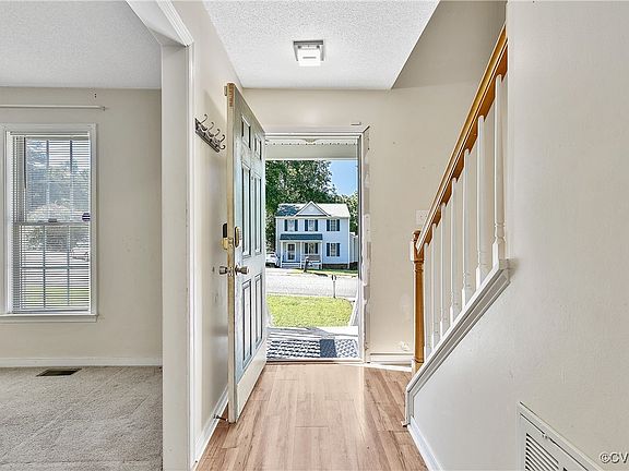 3rd image of 2519 Hedges Ct