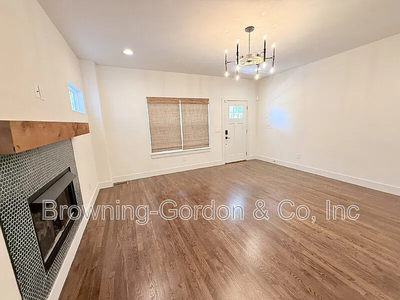 3 bed, 2.5 bath, 1800 sqft, $2,750 — Photo 3