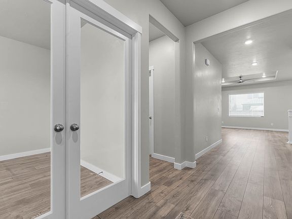 4th image of 7867 W Walk About Way
