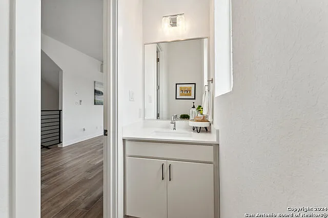 3214 N Elmendorf St — Photo 17