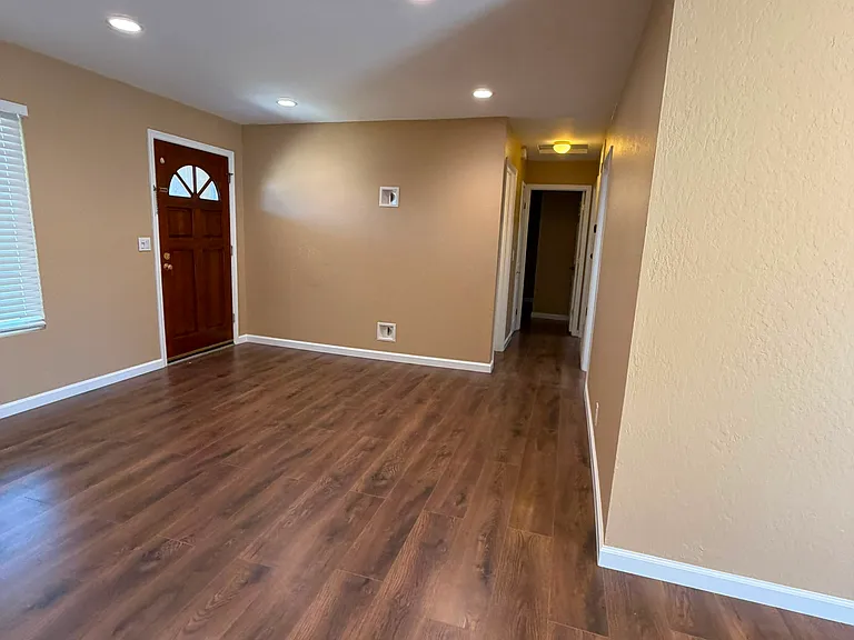 6958 Darian Ct — Photo 10