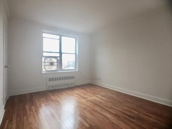 4th image of 3555 Oxford Ave APT 4G