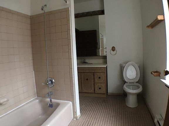 5th image of 901 Buttonwood St #C-3
