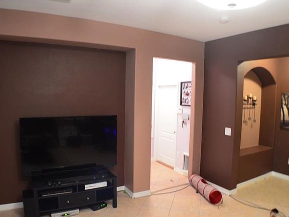 4th image of 15518 Campden St