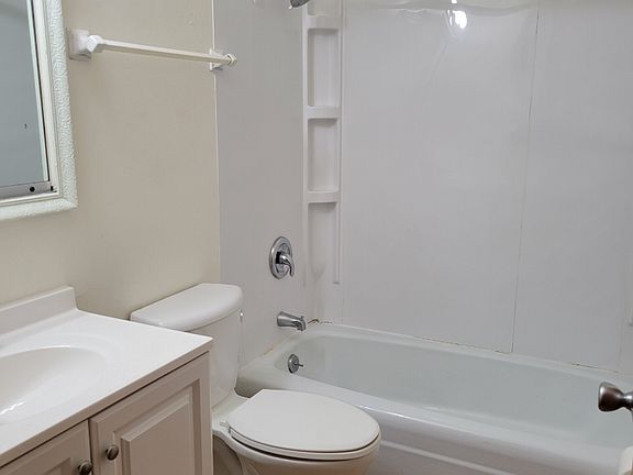 4th image of 501 Mulberry Dr E #13