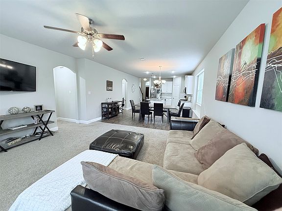4th image of 612 Redwood Dr