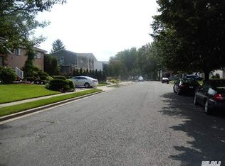 69 Bluebird Ln, Plainview, NY 11803