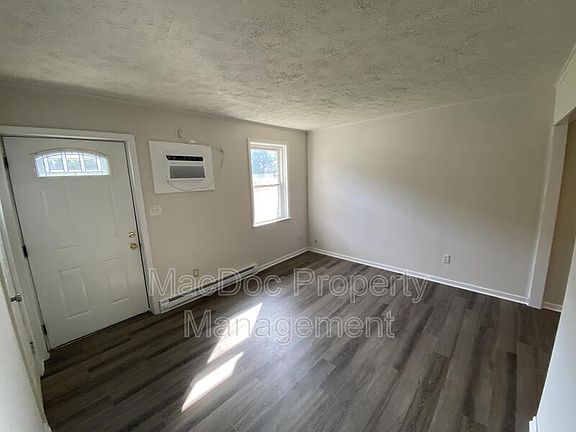 3rd image of 114-116 Loch Lane Dr APT 8