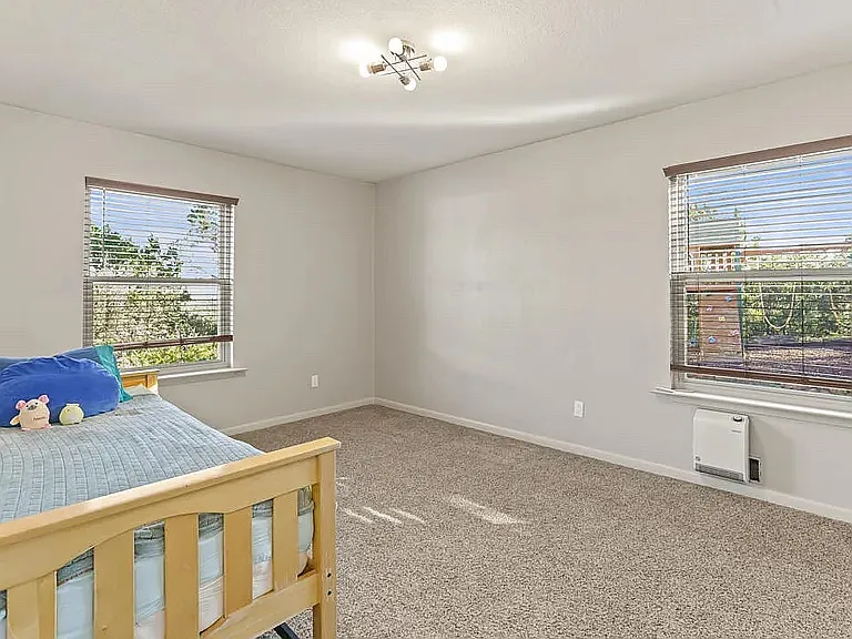 4 David Ct — Photo 8