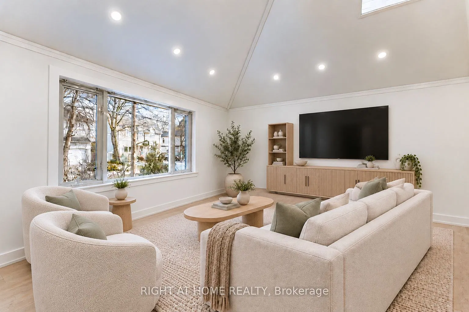 4 bed, $5,500 — Photo 2