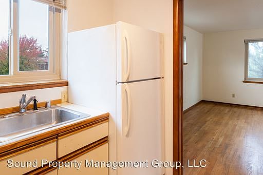 2nd image of 124 11th Ave E APT 3