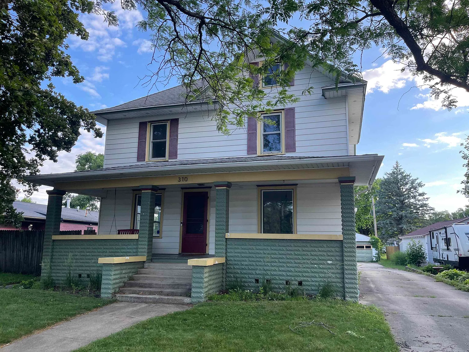 310 E State St photo 1