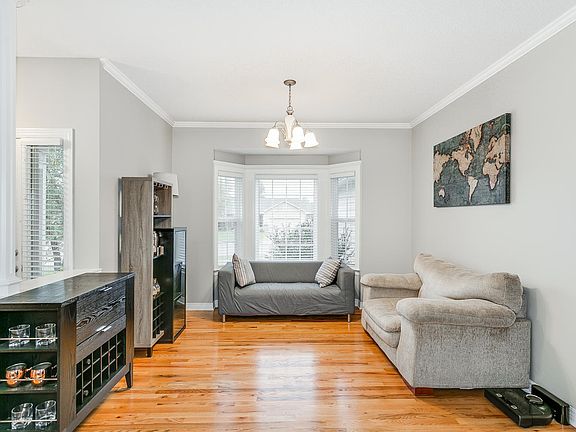 5th image of 832 N Bedford Ct