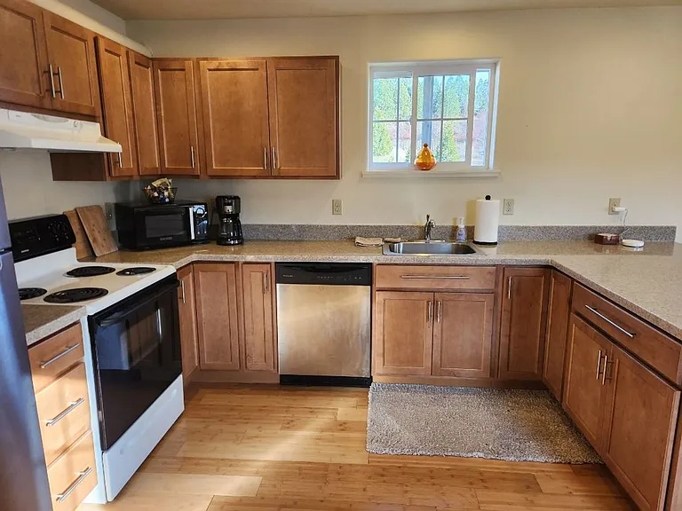 Furnished Two Bedroom Apartment on 27 Acre Estate | Available Now — Photo 8