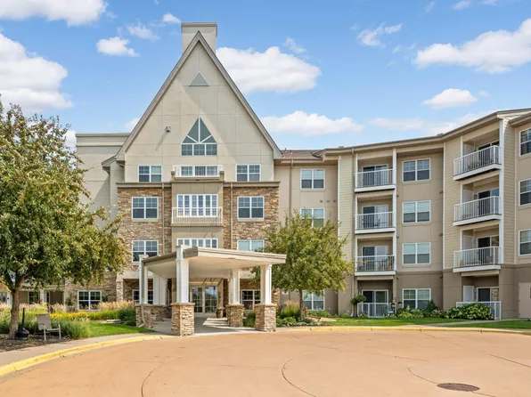5650 Boone Ave N APT 322, New Hope, MN 55428