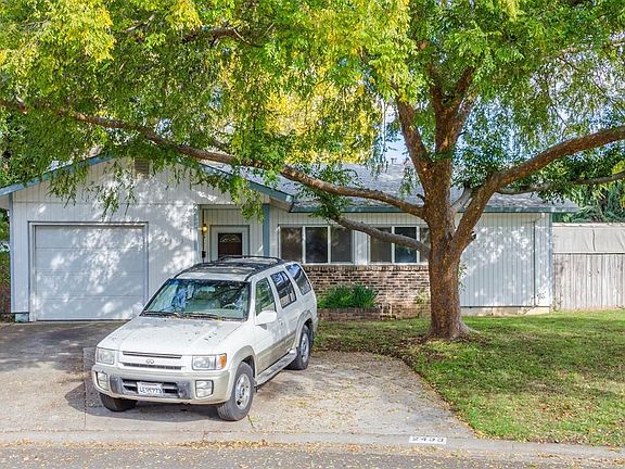 3rd image of 2433 Leslie Ln