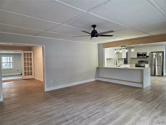 3rd image of 702 Jervis Ave