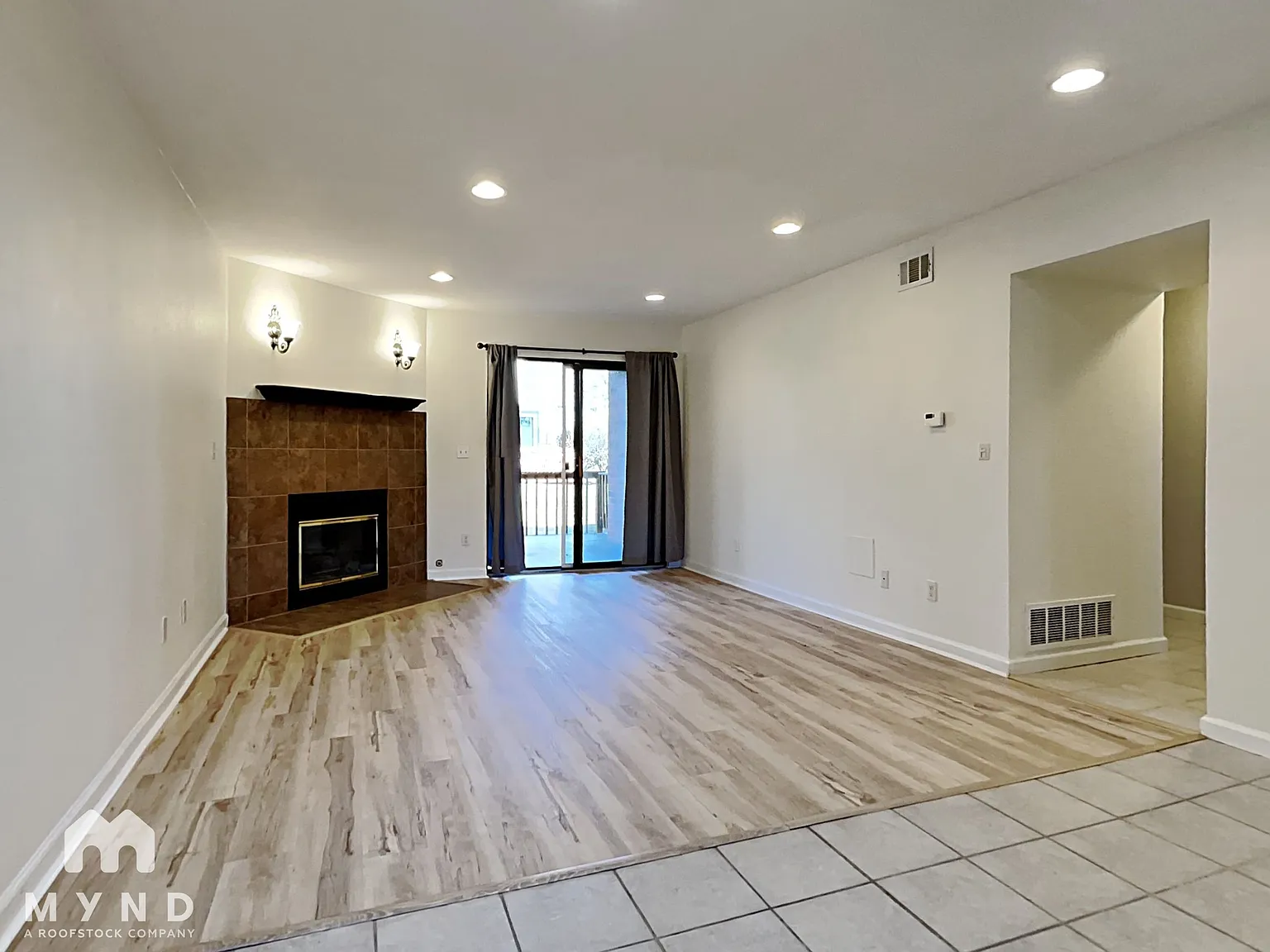2 bed, 2.0 bath, 1022 sqft, $1,795 — Photo 3