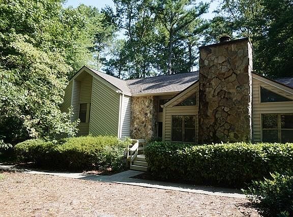 4th image of 325 Longmoor Way