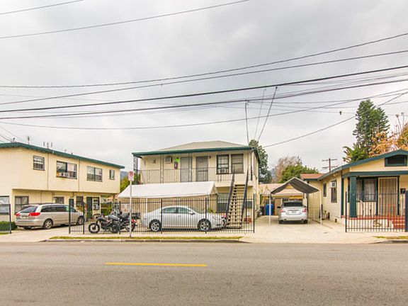 2nd image of 4063 Baywood St