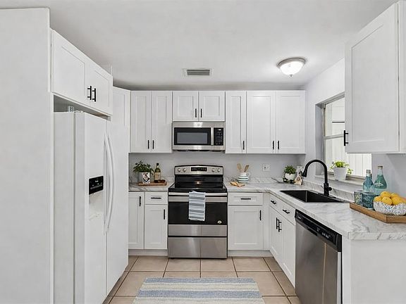 3rd image of 3640 Murrow St