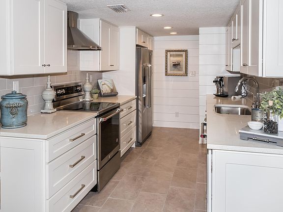 3rd image of 325 Quail Pointe Dr