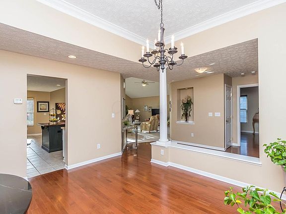 5th image of 6261 Commonwealth Dr