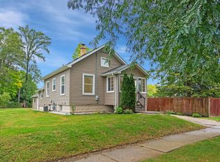 1011 Charles St, Aurora, IL 60506