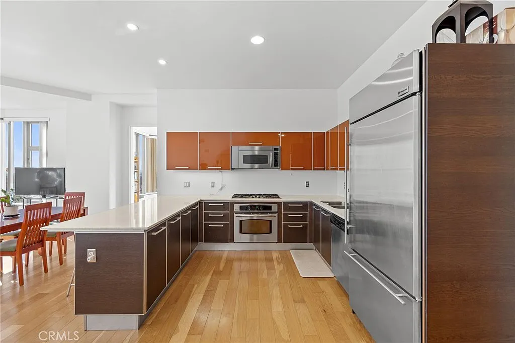2 bed, 1580 sqft, $4,200 — Photo 2