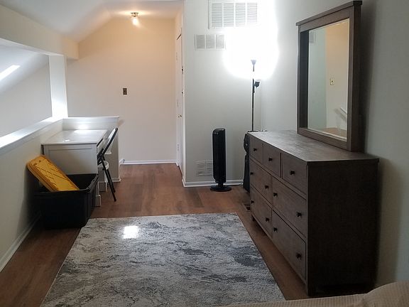 5th image of 806 Yorkshire Dr