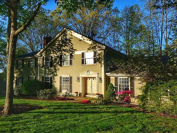 3rd image of 2731 Stonebridge Ct