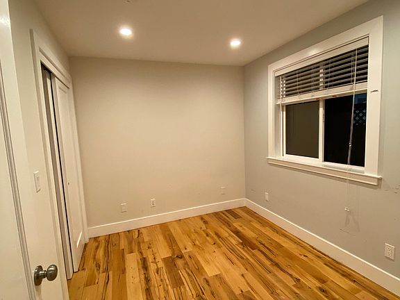 5th image of 325 Capistrano Ave