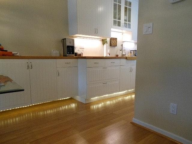 Cabinetry & counter extend from kitchen into dining room