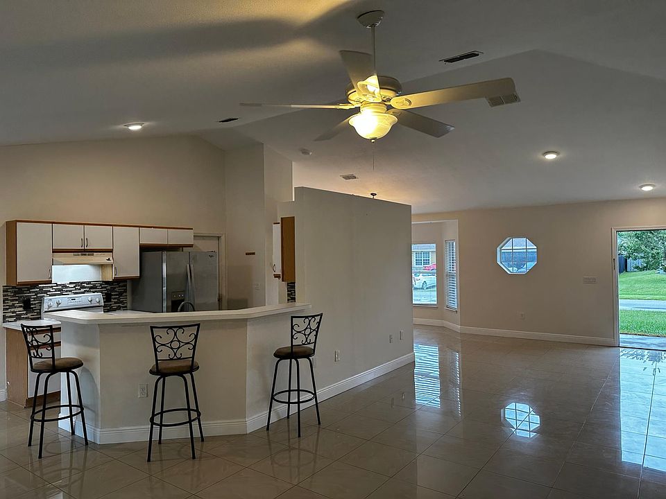 1st image of 1581 SW Dycus Ave