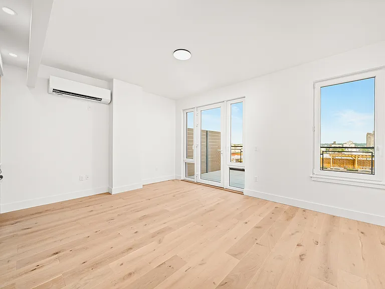343 Himrod St #704 — Photo 4