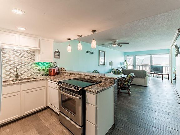 5th image of 14810 Windward Dr Unit 401