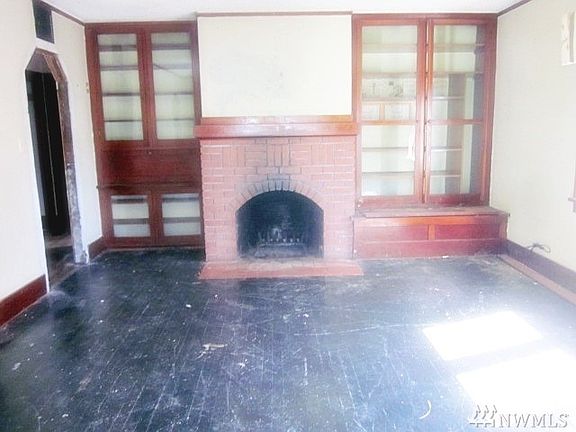 2nd image of 2104 N Pearl St