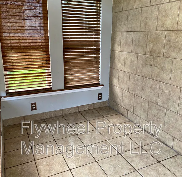 2829 New Jersey Ave — Photo 5